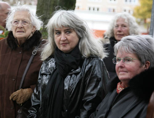 Herdenking bij het Kindermonument