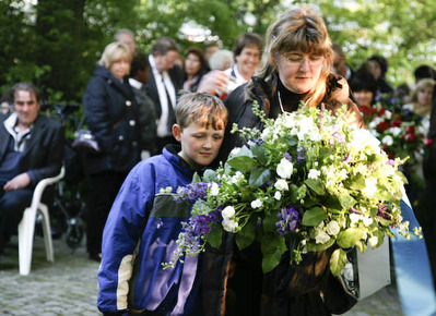 Herdenking in de Rivierenbuurt