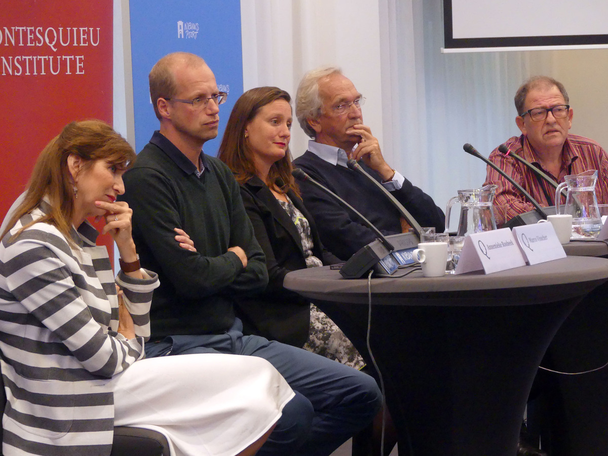 v.l.n.r.: Annemieke Roobeek, Marco Visscher, Suzanne Krger, Pier Vellinga en debatleider Max van Weezel