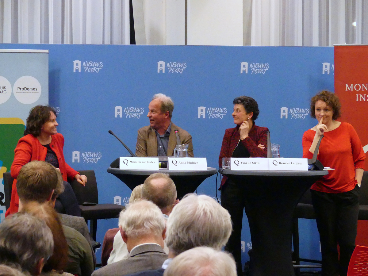 v.l.n.r.: Mendeltje van Keulen, Anne Mulder, Tineke Strik, Renske Leijten en Kees Boonman (debatleider)