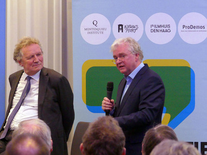 Bram van Ojik en Kees Boonman (debatleider)