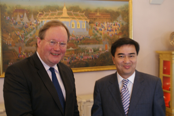 LI-president Van Baalen bezoekt Thaise premier Abhisit