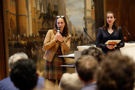 Pien van den Eijnden en moderator Eveline van Rijswijk